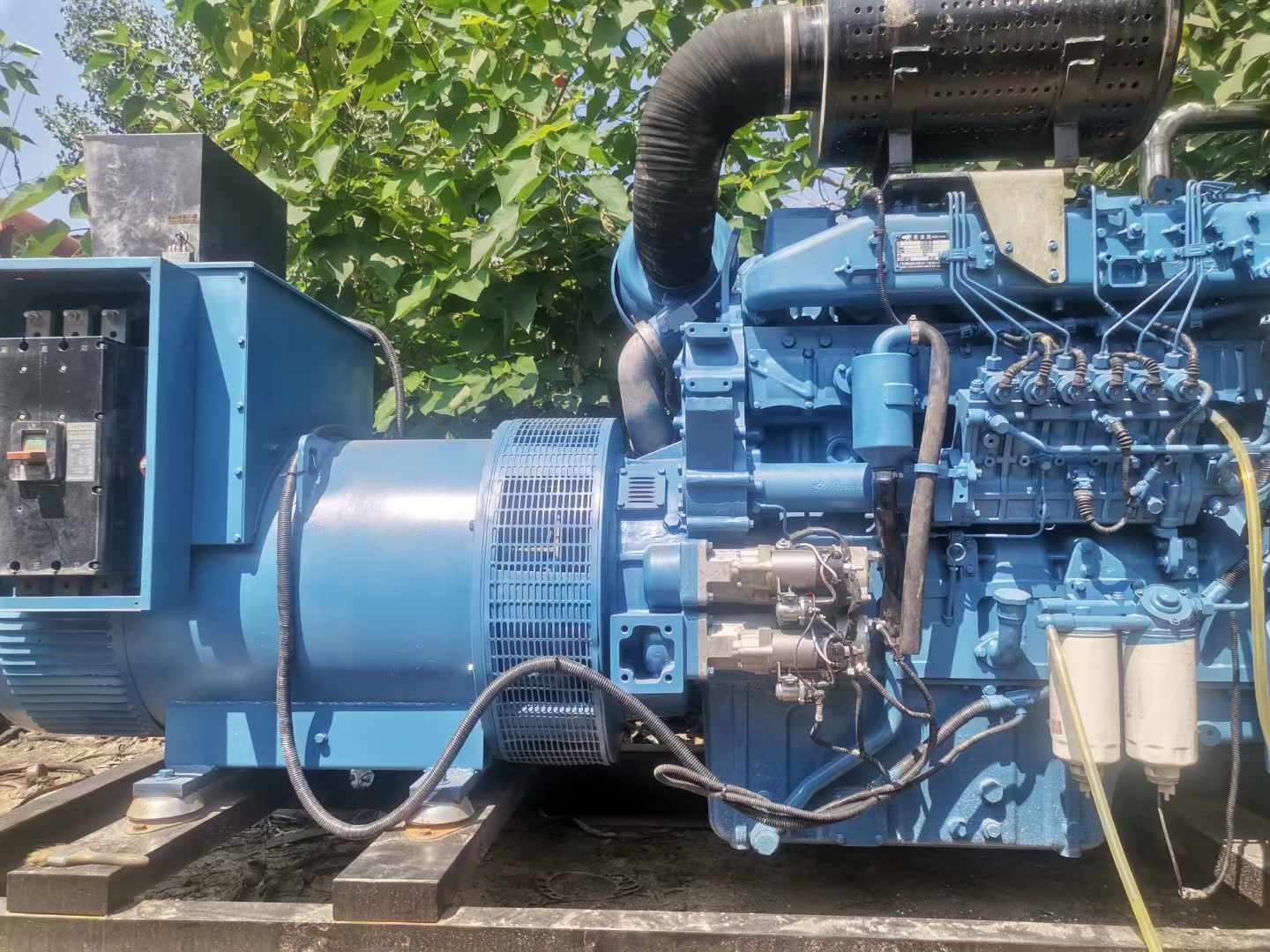 梁山详细说明降低 800kW 柴油发电机输出电流波动的方法