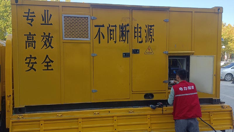 梁山柴油发电机组和UPS电源配合使用时，如何避免切换过程中的电力中断？