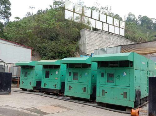 梁山先进的应急发电机系统中智能监测和控制系统如何确保电压稳定？