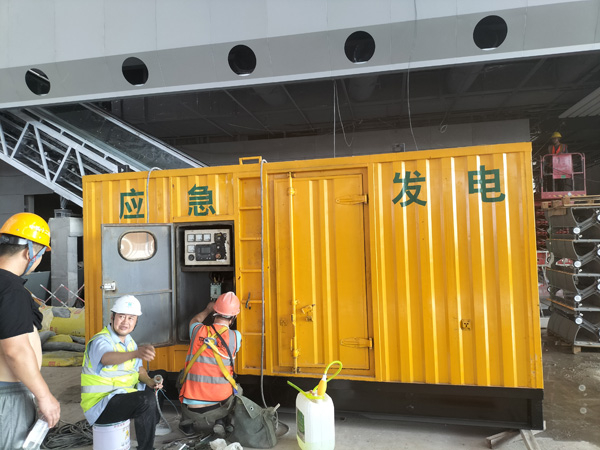 梁山怎样判断空气滤清器是否需要更换？