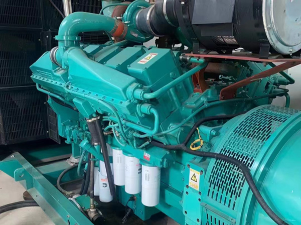 梁山更换100kW柴油发电机组机油时，需要注意哪些事项？